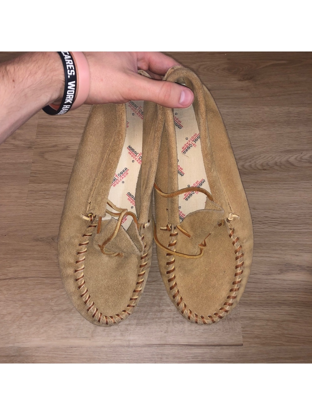 MINNETONKA LEATHER LACES SOFTSOLE MOCCASINS SLIPPER LOAFERS TAN BROWN MENS SZ 9